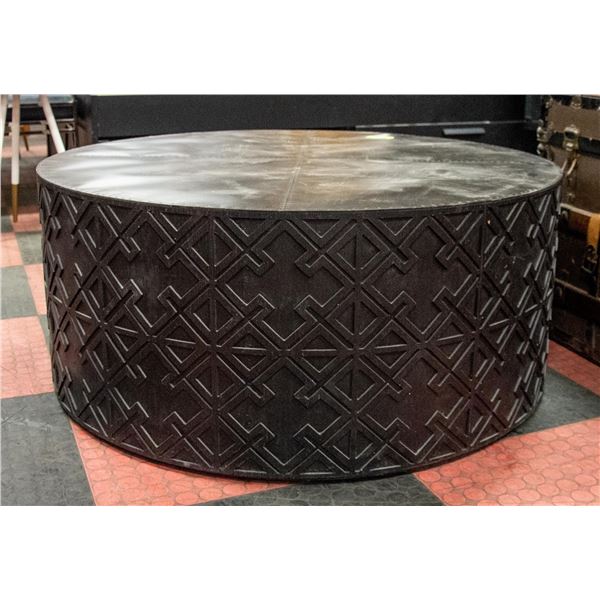 SHOWHOME ROUND DECOR PIECE 40 INCHES WIDE