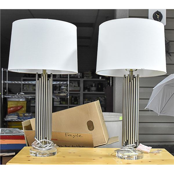 SHOWHOME PAIR OF METAL TABLE LAMPS