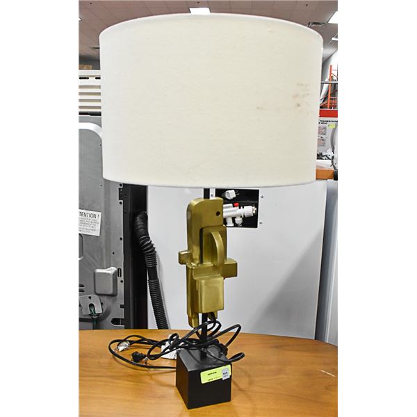 SHOWHOME BLACK & GOLD TABLE LAMP
