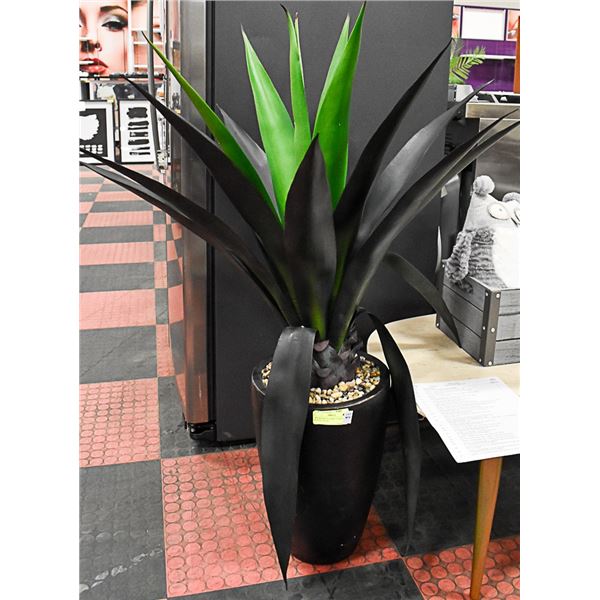 SHOWHOME FLOWER POT WITH PLASTIC PLANT