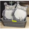 Image 1 : GREY SHOWHOME CRATE WITH TWO STUFFED OWLS