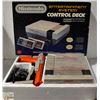 Image 1 : NINTENDO ENTERTAINMENT SYSTEM IN BOX W/ GUN