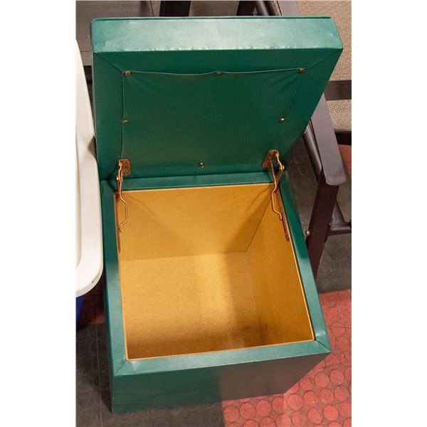 VINTAGE STORAGE HASSOCK