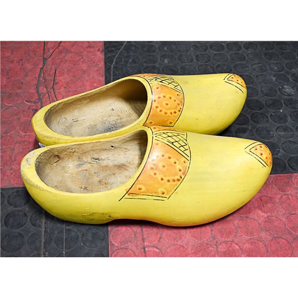 2 WOODEN SHOES
