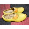 Image 1 : 2 WOODEN SHOES