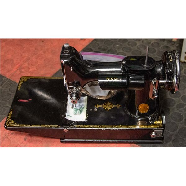 SINGER FEATHERWEIGHT SEWING MACHINE IN CASE
