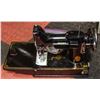 Image 1 : SINGER FEATHERWEIGHT SEWING MACHINE IN CASE