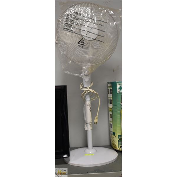 AIRWORKS - WHITE 16 INCH OSCILLATING PEDESTAL