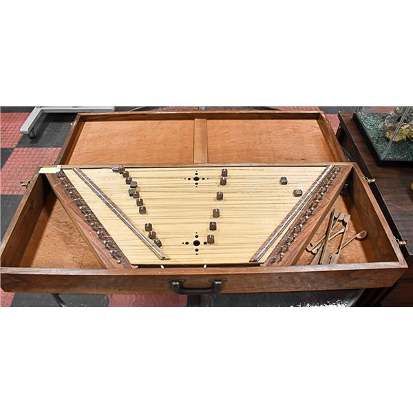 ANTIQUE AUTO HARP WITH CASE