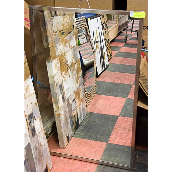 SHOWHOME WALL HANGING MIRROR 24 X 24 INCHES