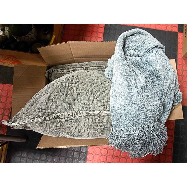 SHOWHOME BATHROOM VANITY MIRROR WITH HAND