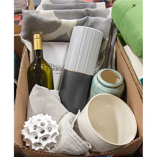 SHOWHOME BOX OF VASE & OTHER DECOR