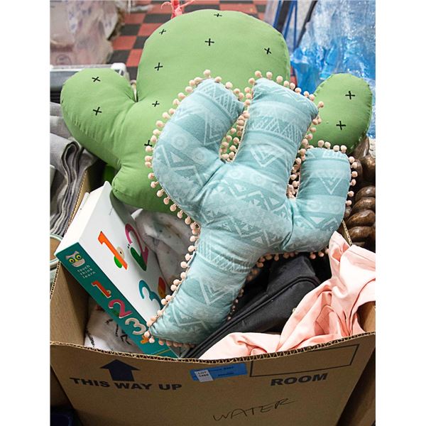 SHOWHOME BOX OF BABY ITEMS