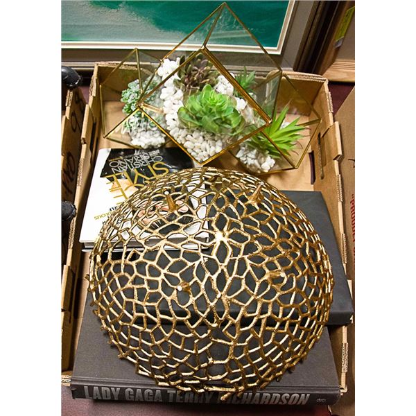 SHOWHOME BOX WITH BOOKS & ACCENT PIECES