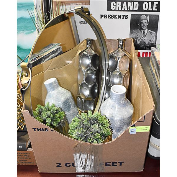 SHOWHOME BOX WITH ROUND MIRROR & VASES