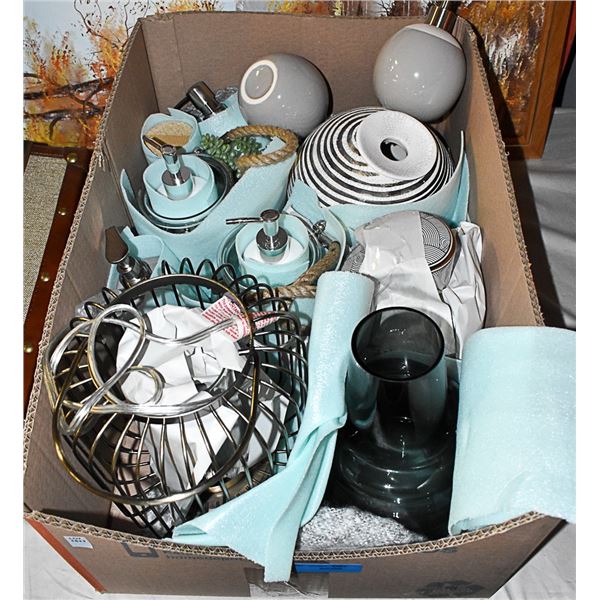 SHOWHOME BOX OF ASSORTED DECOR ITEMS & BATHROOM