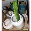 Image 1 : SHOWHOME BOX OF VASES & DECOR PIECES
