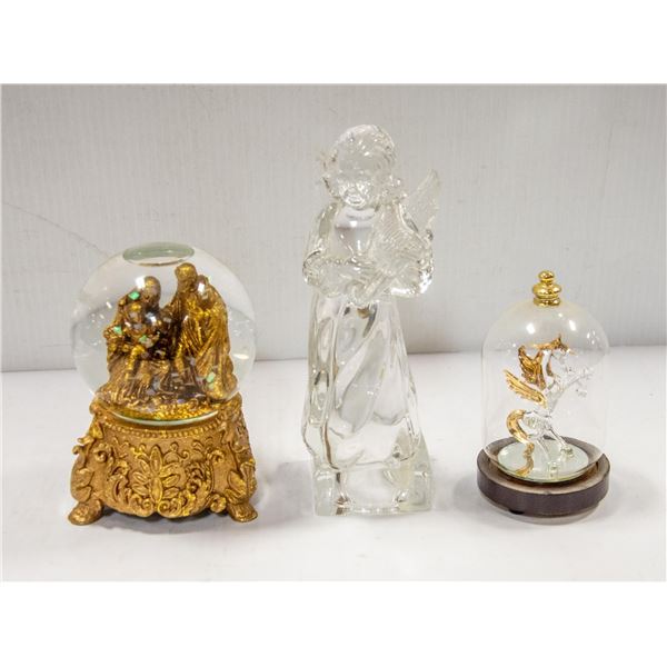 FLAT OF VARIOUS COLLECTIBLES-MUSICAL SNOWGLOBE