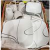 Image 1 : FLAT WITH 22-PC CORELLE DISHWARE SET