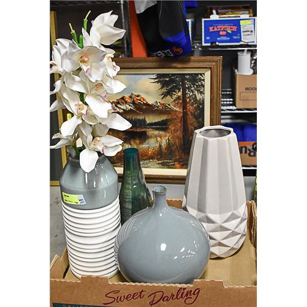 SHOWHOME BOX OF VASES