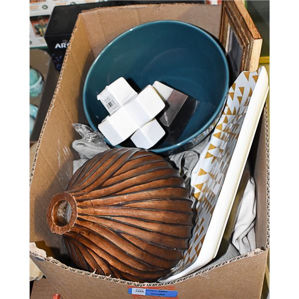 SHOWHOME BOX OF HOME DECOR ORNAMENTS