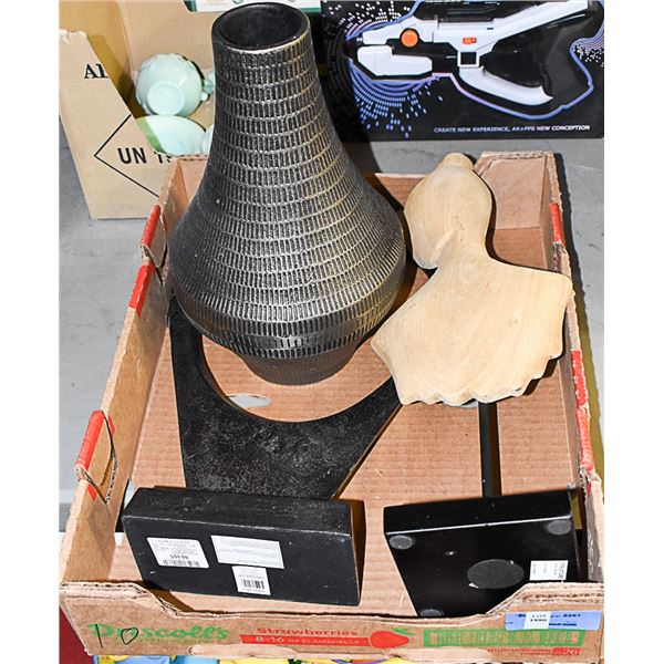 SHOWHOME BOX OF HOME DECOR ORNAMENTS