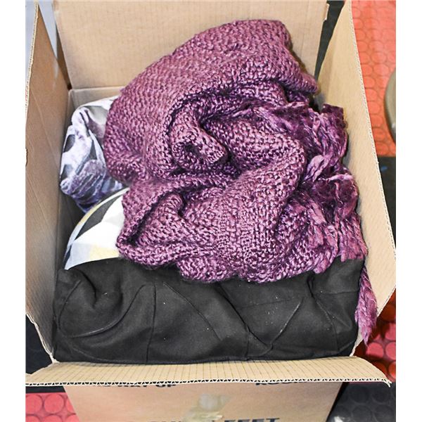 SHOWHOME BOX WITH PILLOWS & BLANKET