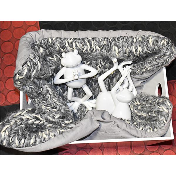 SHOWHOME GREY BASKET WITH FROG ORNAMENTS