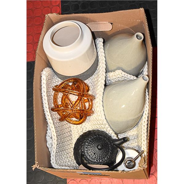 BOX OF SHOWHOME DECORATIONS