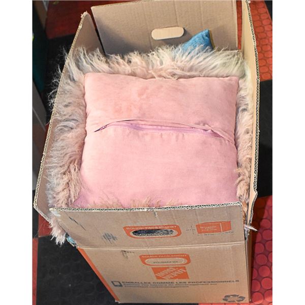 LARGE BOX OF ASSORTED SHOWHOME PILLOWS