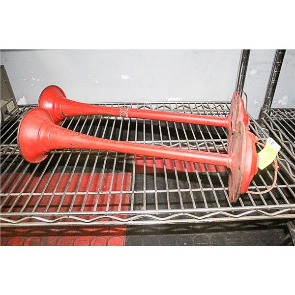 SET OF DUAL VINTAGE RAD HOT ROD AIR HORNS