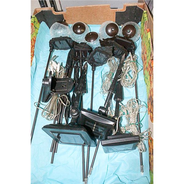 LARGE FLAT WITH SOLAR POWER GARDEN LIGHTS -