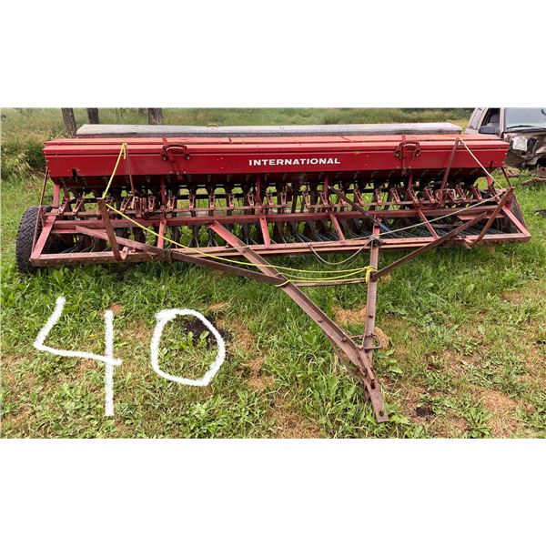 12’ I.H.C. End Wheel Drill on Rubber w/Grass Attach, Kirshman F. Attach, Manual Lift