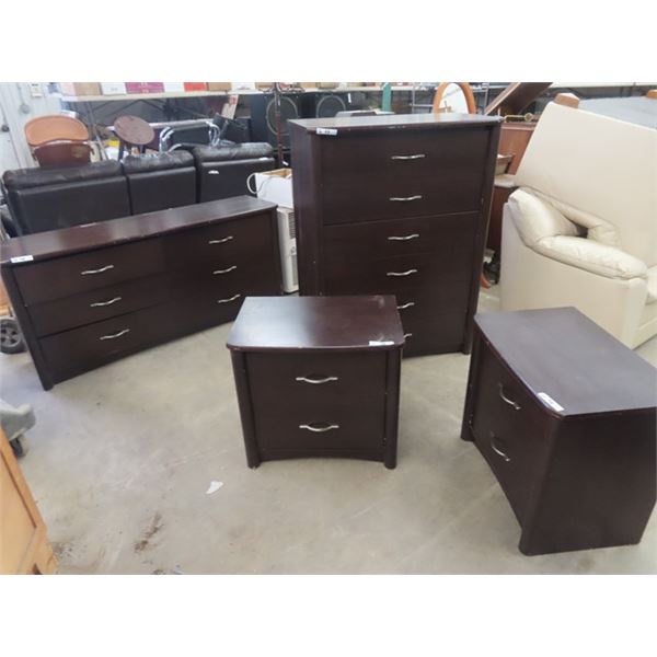 4 Pc Bedroom Set,2 Dressers & 2 Nite Stands There are some scuffs on them