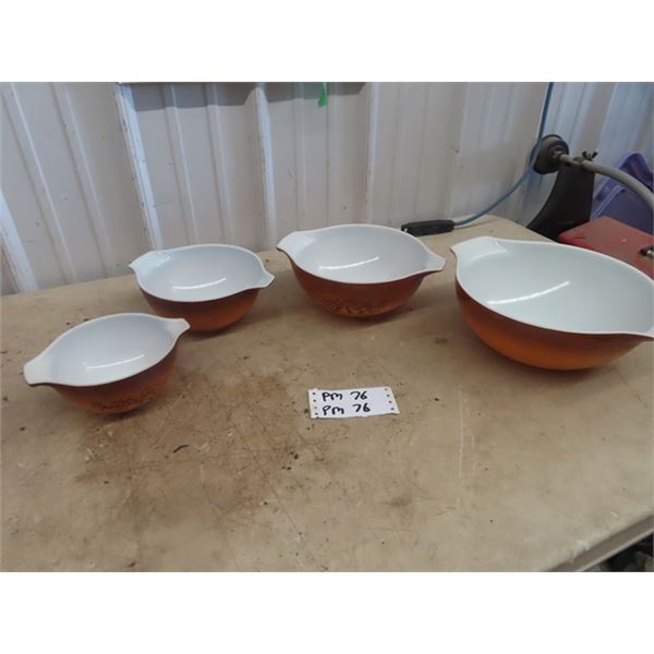 Pyrex Set - 4 Mixing Bowls