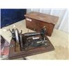 Image 3 : Portable Crank Sewing Machine