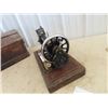 Image 3 : Portable Singer Crank Sewing Machine