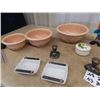 Image 3 : Set Cdn Potteries Mixing Bowls, Mashall Wells Ashtrays, Blown Glass Clown Ornament, Plus More!
