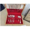 Image 2 : Tray & Case w Flatwear