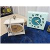 Image 3 : 4 Retro Clocks & Lamp