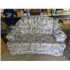 Image 1 : Upholstered Loveseat - Nice Condition