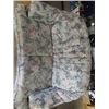 Image 3 : Upholstered Loveseat - Nice Condition