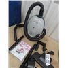 Image 2 : (MB) 2 Vacuums 1) Shark 1200 WATT 1) Stinger Wet/Dry 2.5 Gal 9.5 L
