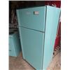 Image 2 : (CD) Retro Frigidaire Deluxe Fridge & Stove Set Fridge is Not Running Could Also Use a Good Cleaning