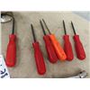 Image 2 : 6 MAC Screwdrivers, 2 Snap On Prys, & Snap On or MAC Specialty Tools