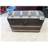 Image 1 : Rd Top Trunk 22"H 32"W 18"D