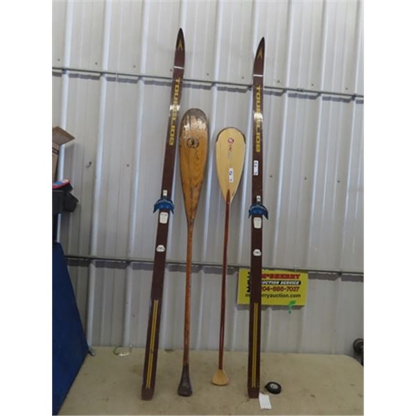 Set of Skis & 2 Paddles