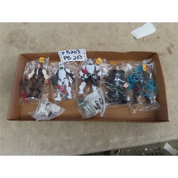 5) Star Wats Figurines, & 2 Keychains
