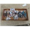 Image 1 : 5) Star Wats Figurines, & 2 Keychains