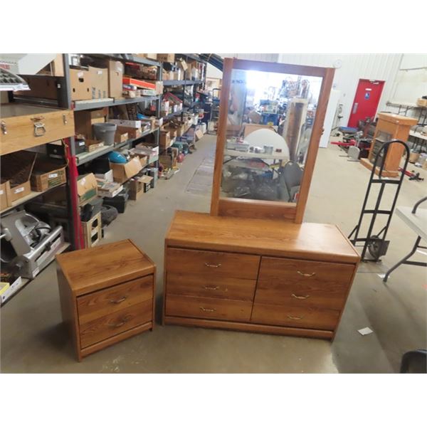 Dresser w Mirror 29"x 49" X 18" Plus Mirror 28" x 42", & Nite Stand 22" x 20" x 16"